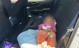 Abandonan a bebé de 6 meses en taxi de aplicación; policía de Ecatepec lo mantiene en resguardo