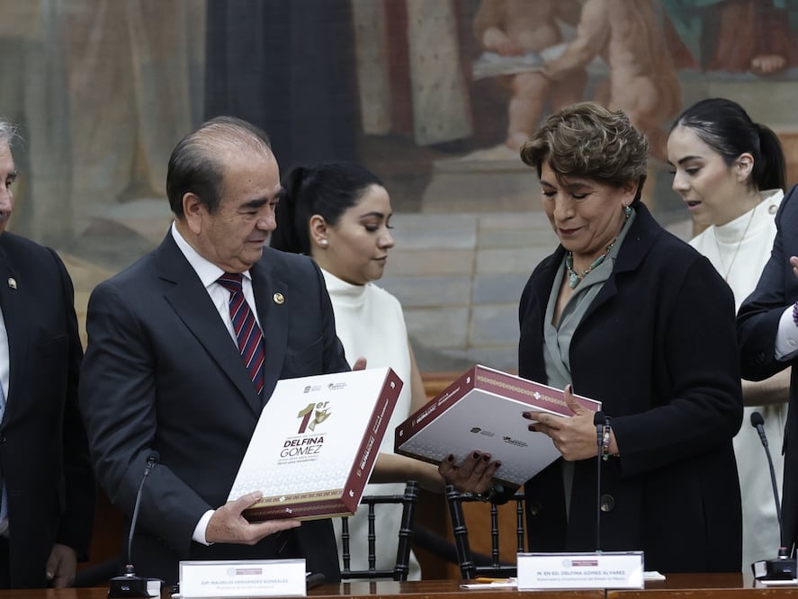 La gobernadora del Estado de México, Delfina Gómez Álvarez, decidió entregar su informe de manera directa. Foto Jorge Alvarado
