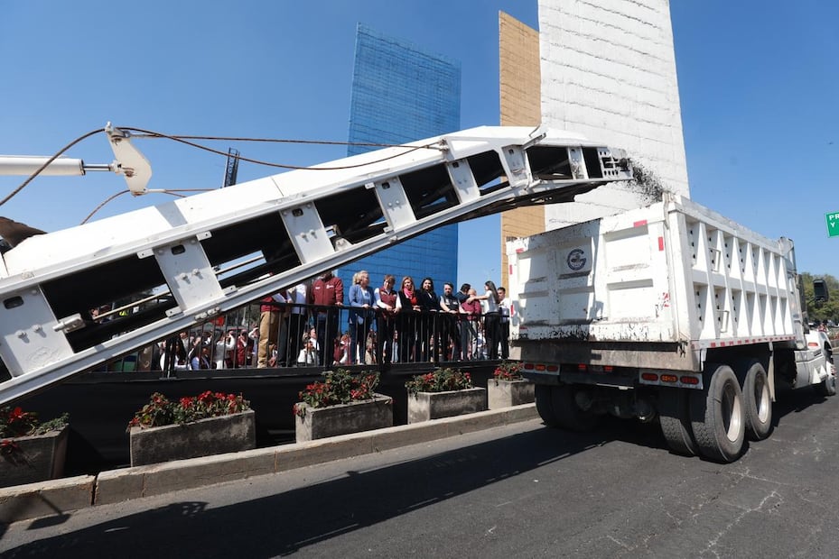 Ante el flujo de 204 mil vehículos diarios, el Gobierno del Edomex solicita comprensión por los cierres necesarios para la nueva carpeta asfáltica. Foto Alejandro Vargas / El Universal