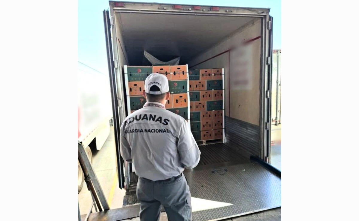 Operativo binacional frustra el paso de metanfetamina líquida, oculta en botellas de agua mineral, en la frontera de Tamaulipas y Texas Foto: Especial