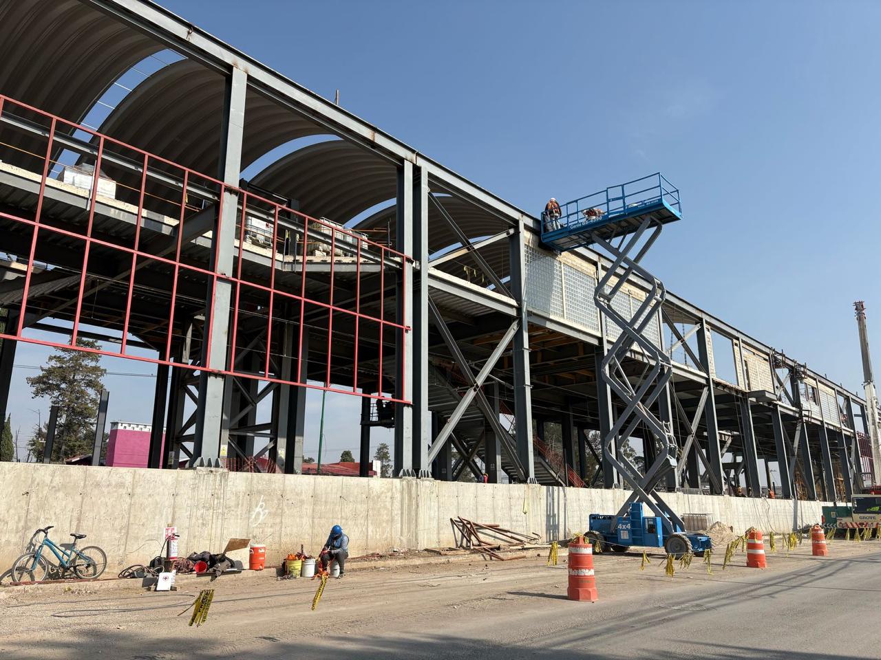 Los vecinos dieron un plazo de 15 días, hasta el 15 de febrero, para ver avances significativos en sus demandas, o amenazan con parar las obras. Foto Arturo Contreras