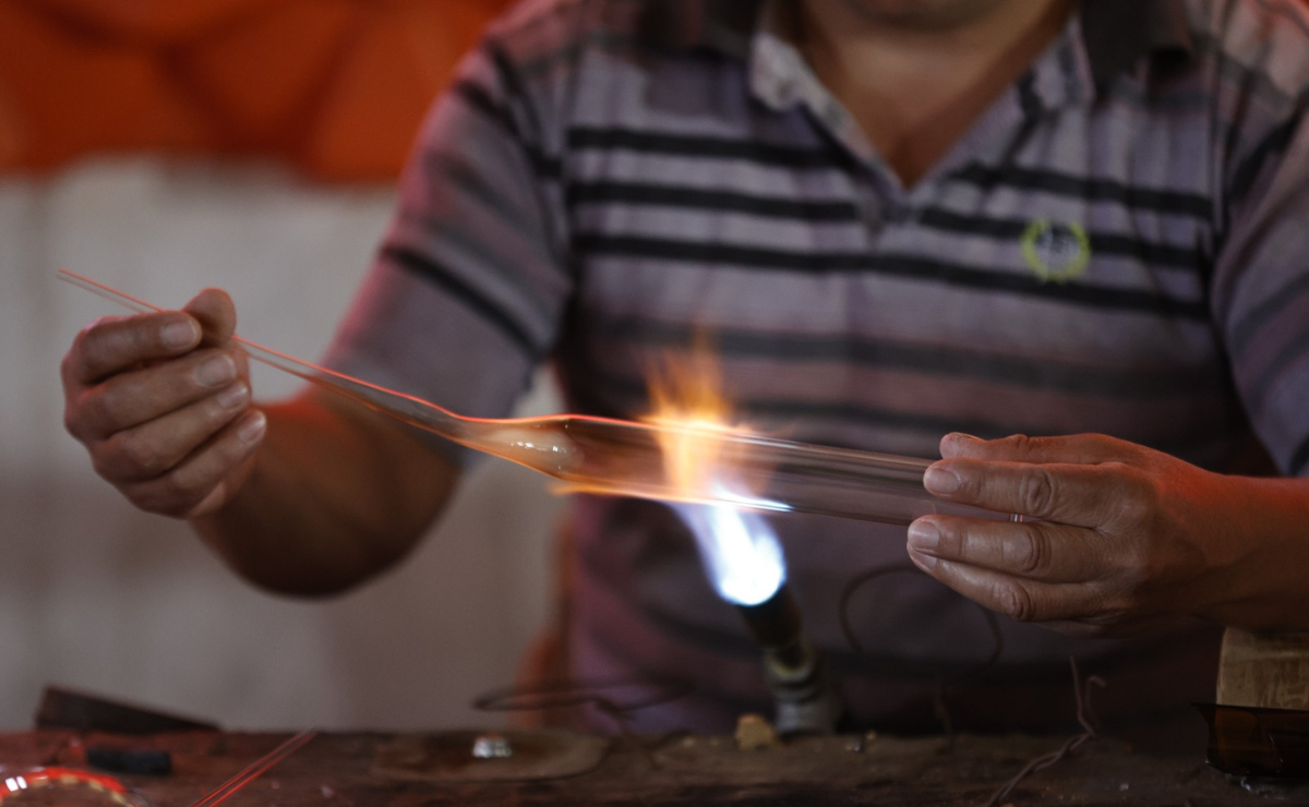 Artesanos de El Oro crean esferas navideñas únicas Foto: Jorge Alvarado