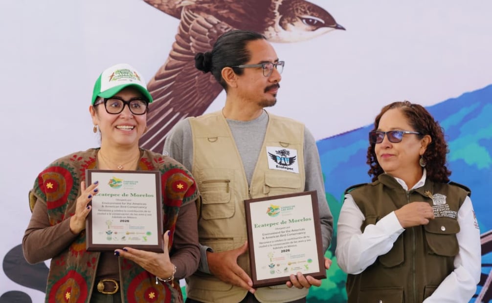 Ceremonia oficial donde autoridades municipales y representantes de EFTA entregaron el nombramiento de Ciudad de las Aves. Foto Especial
