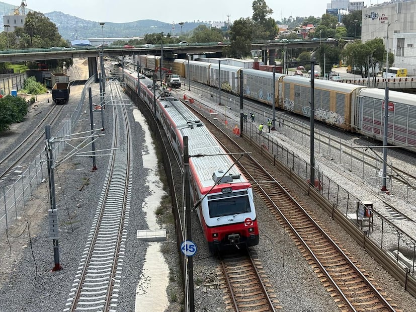 Los atrasos afectan a los usuarios para la llegada a sus centros de trabajo y las escuelas. Foto. Arturo Contreras