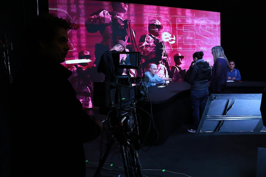 Especialistas como el historiador Felipe Ávila y la filósofa Diana Fuentes ofrecerán una lectura crítica de los acontecimientos actuales. Foto Especial