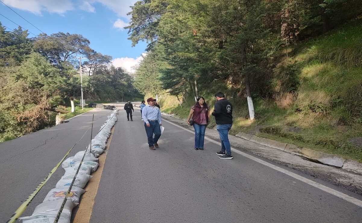 Cierran carretera Temoaya-Centro Ceremonial Otomí por deslizamiento de tierra