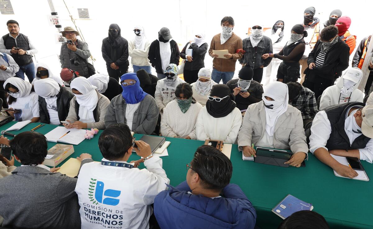 Acusaron de violentador al director del Plantel "Cuauhtémoc" de la Escuela Preparatoria de la UAEMéx / Foto Arturo Hernández