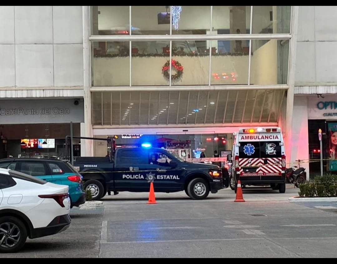 La Plaza Arkana, en Cuautitlán Izcalli, fue acordonada para las investigaciones correspondientes. Foto Especial