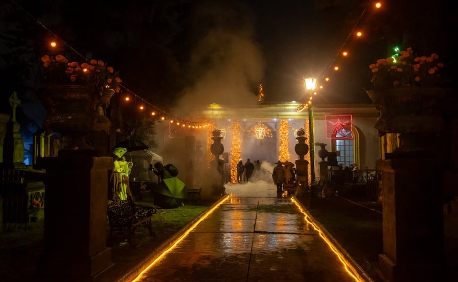 Regresan los recorridos nocturnos de leyendas al panteón de la soledad