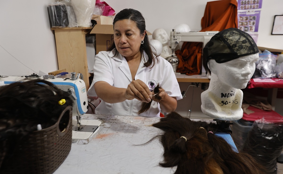 El proceso de elaboración de las pelucas oncológicas es minucioso / Foto Jorge Alvarado