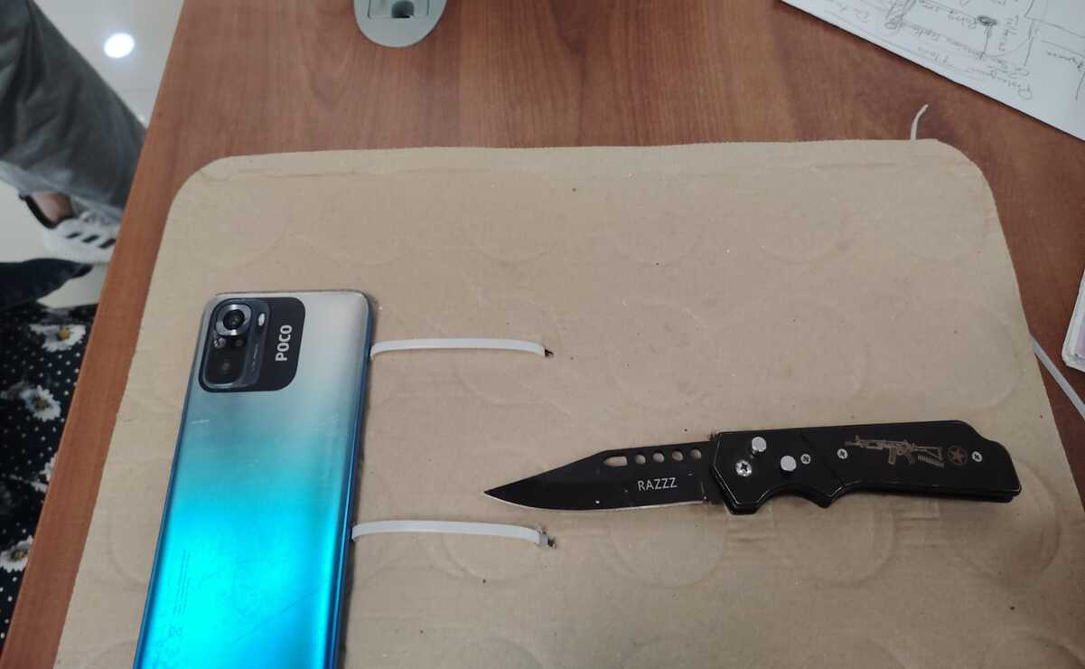 El detenido fue identificado como Julián “N”, de 38 años, y se le encontró en posesión del celular robado / Foto: Especial