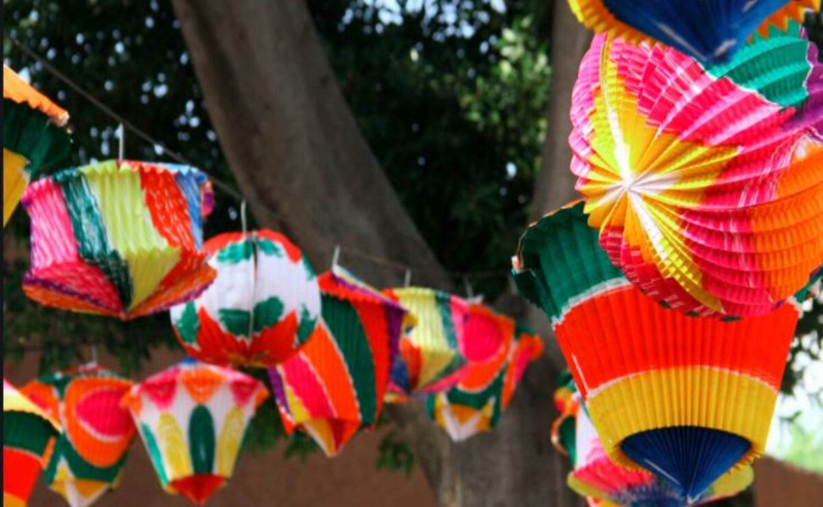 La elaboración de los faroles de papel es completamente artesanal y se trata de una tradición mexicana. Foto: Especial