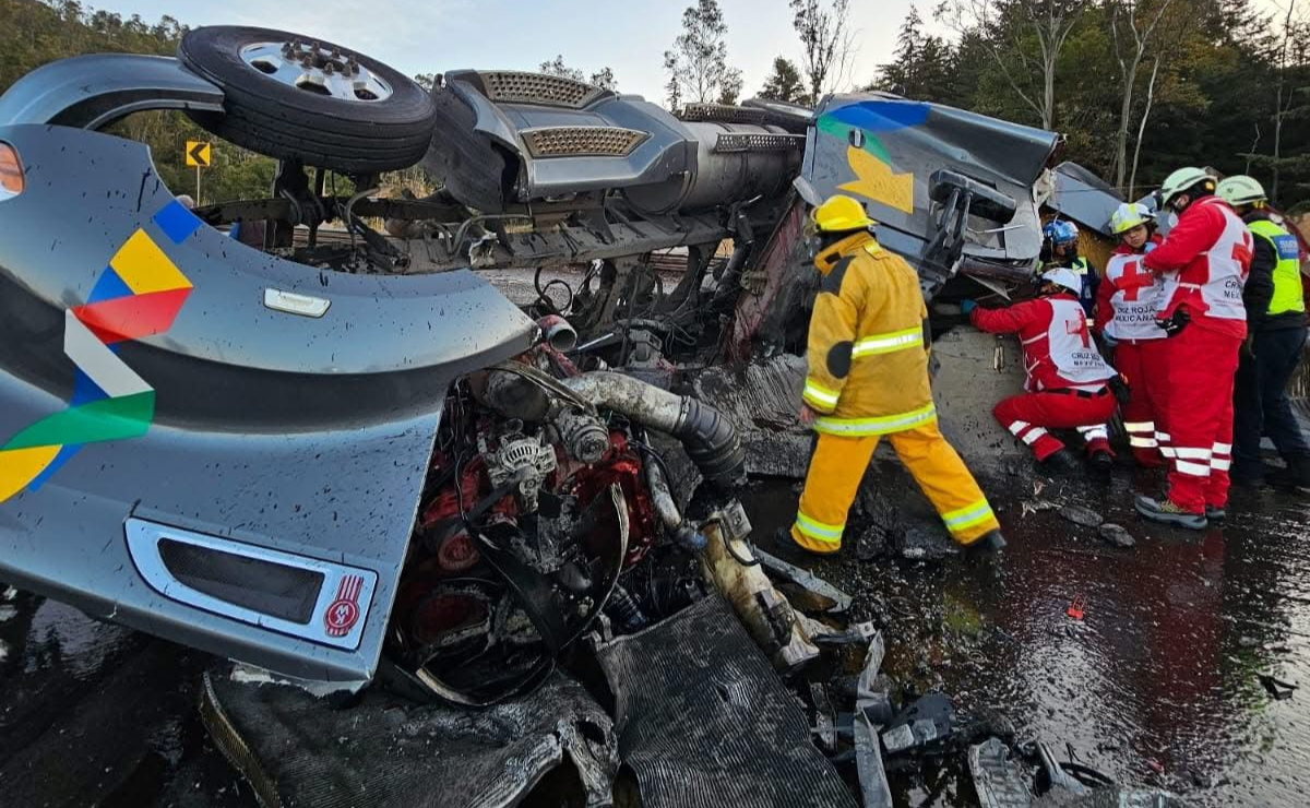Termina bloqueo en autopista México Querétaro Foto: Especial