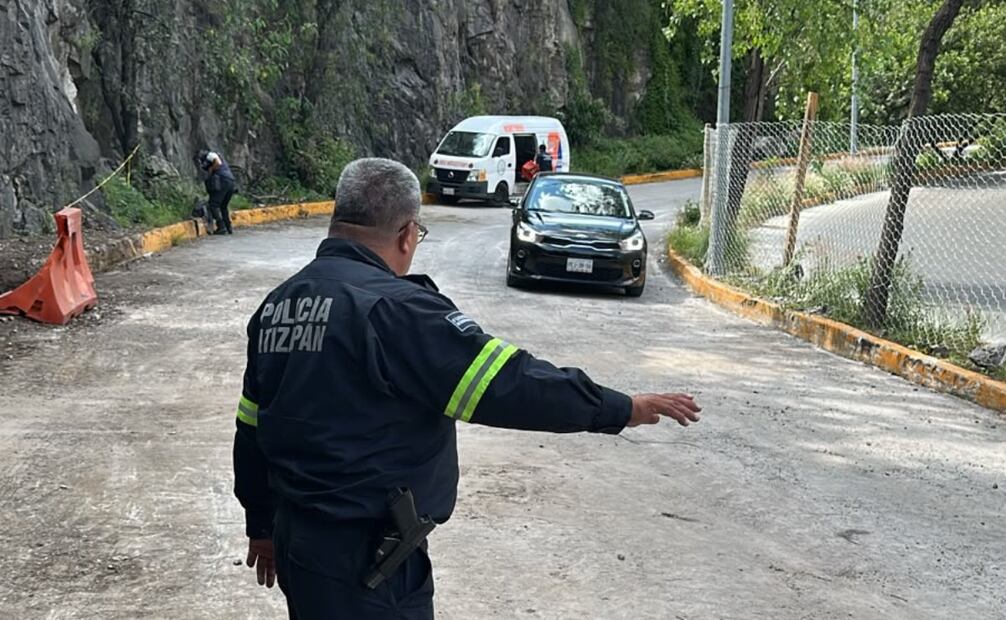 Para garantizar la seguridad de vecinos y conductores, se instaló una malla de triple torsión con sistema de gaviones en el talud. Foto Especial