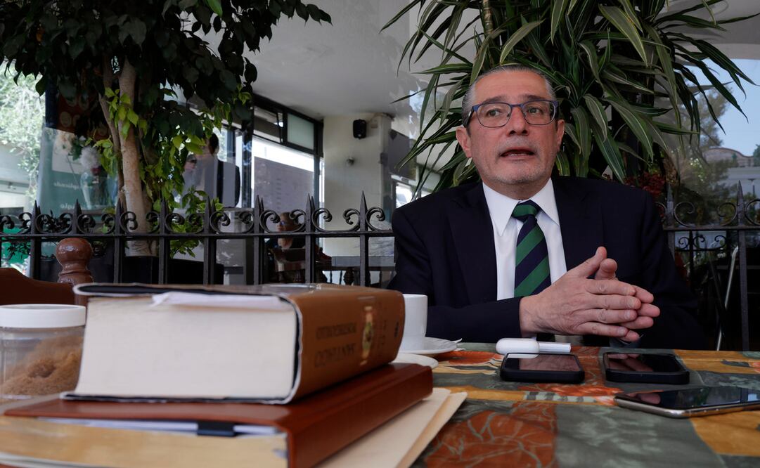 Alejandro Gómez afirma que los candidatos, están obligados a llevar a
cabo una campaña en la que no tienen preparación. Foto: Arturo Hernández / El Universal Edomex