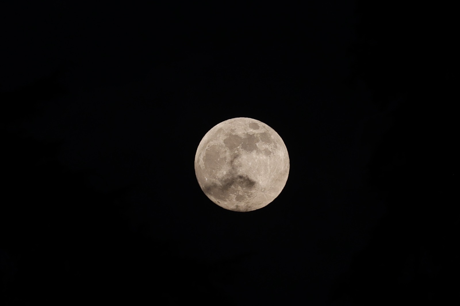 El evento de esta noche será el último de una serie de cuatro superlunas. Foto Jorge Alvarado