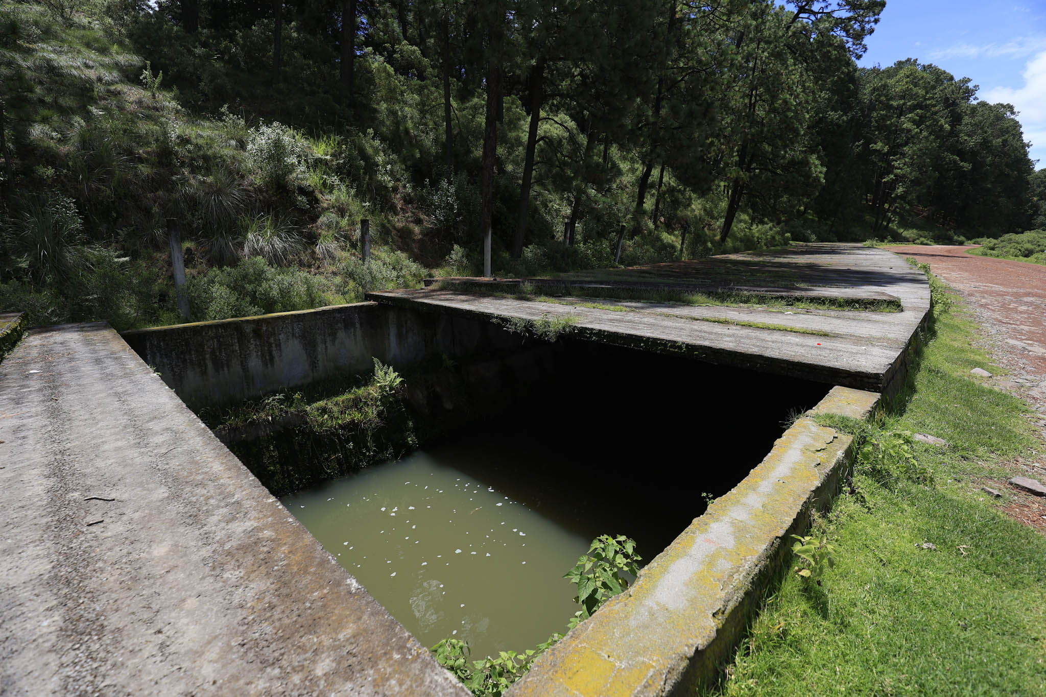 La falta de vigilancia y control ha permitido que personas sin autorización extraigan grandes cantidades de agua de los mantos acuíferos, perjudicando a toda la comunidad. Foto Alejandro Vargas