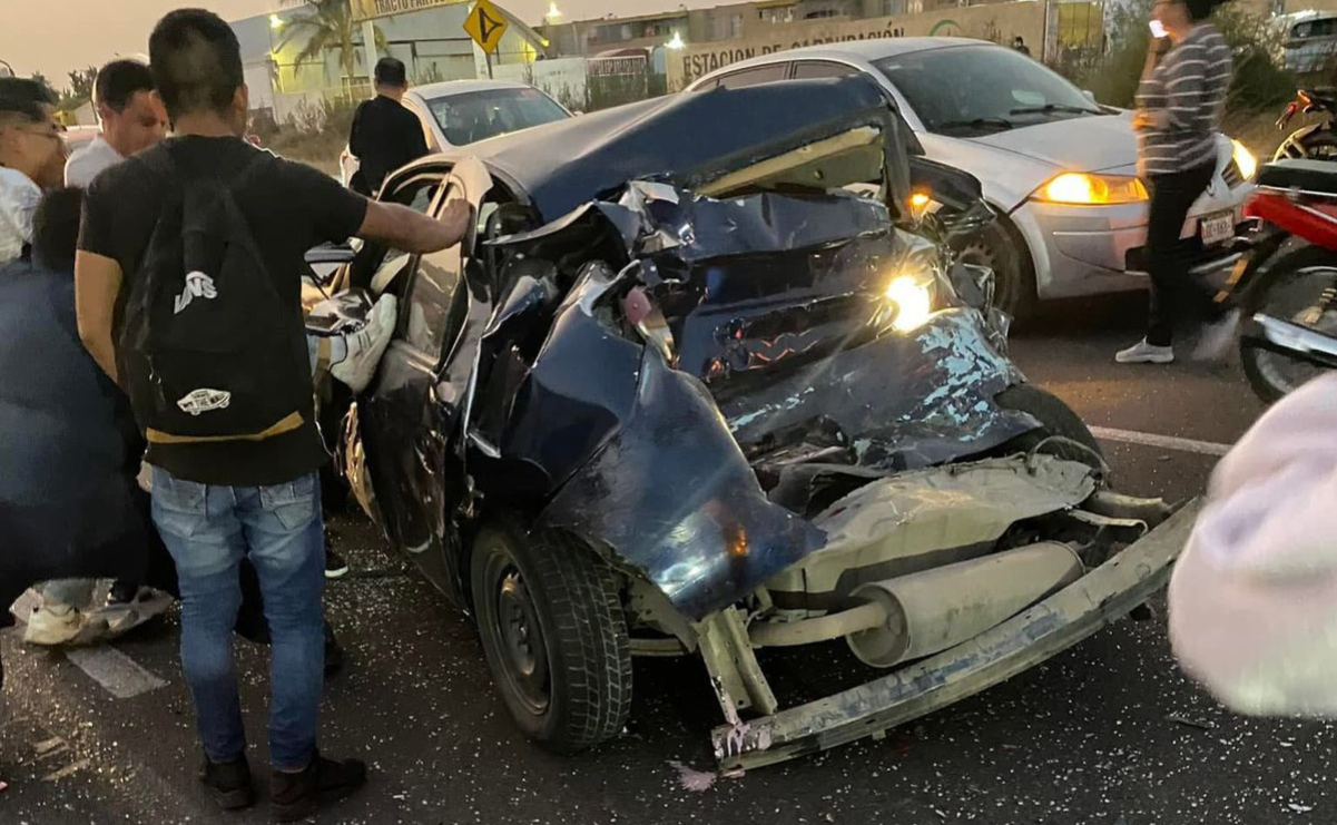 Un tráiler se quedó sin frenos y causó un accidente múltiple en la carretera federal Texcoco-Lechería, en Ecatepec / Foto: Especial