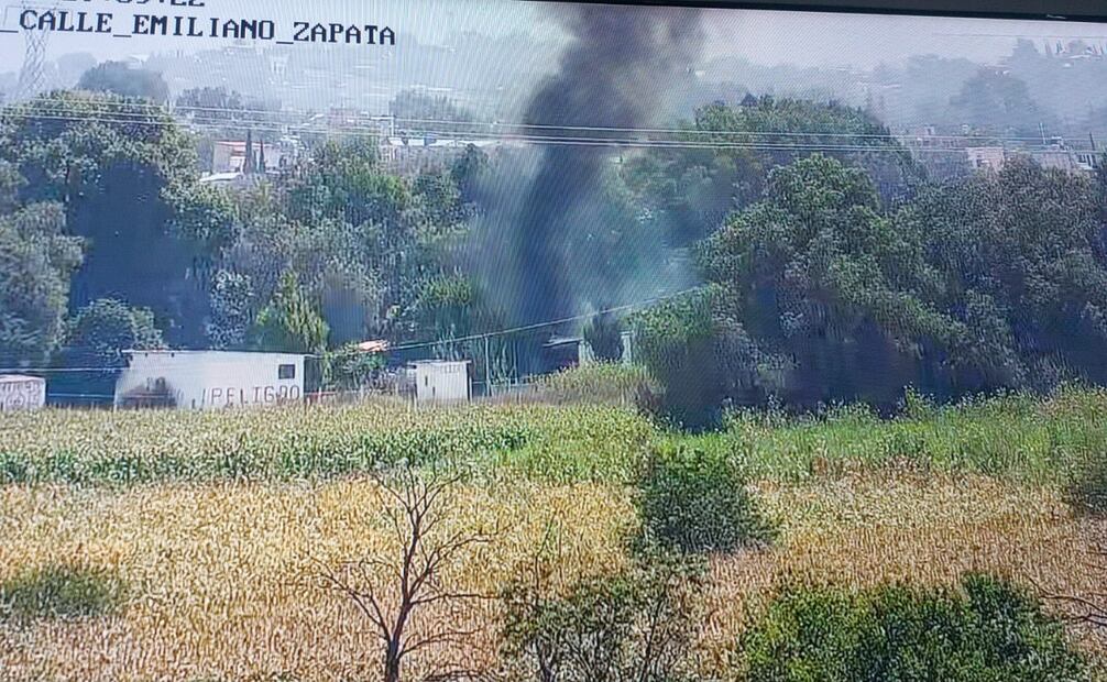 Una columna de humo emanó del polvorín ubicado en la comunidad de Los Reyes San Salvador. Foto especial