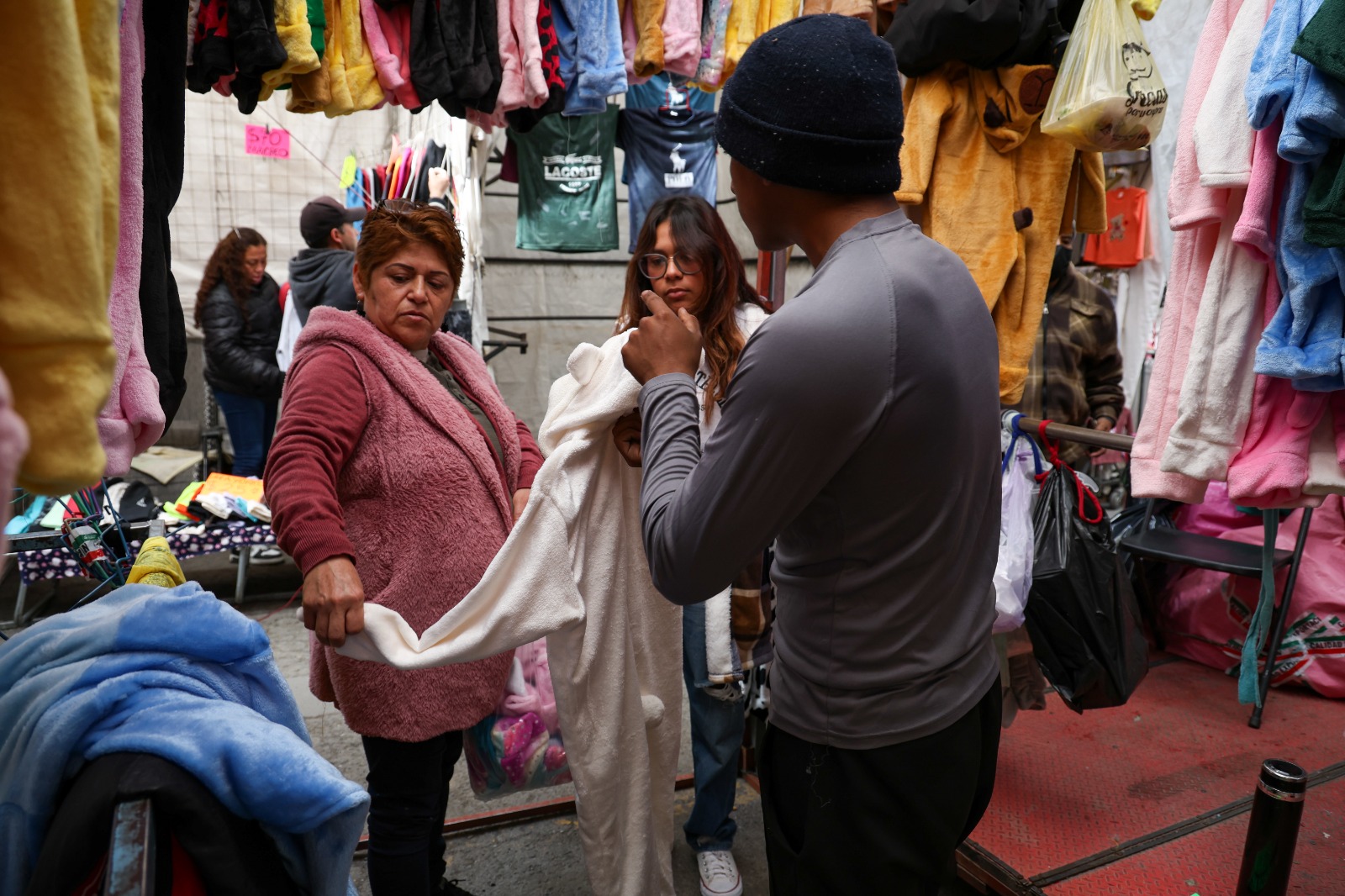 La comunidad es textilera  y producen gran cantidad de piezas. Foto Luis Camacho