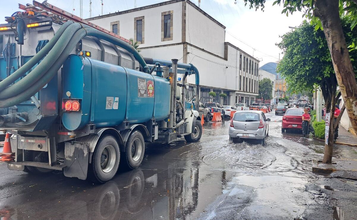 Cuadrillas de las direcciones de Protección Civil, Obras Públicas, Servicios Públicos y del Sistema de Agua Potable, Alcantarillado y Saneamiento (SAPASE), así como de Tránsito Municipal participaron en las labores para que bajaran los niveles / Foto: Especial