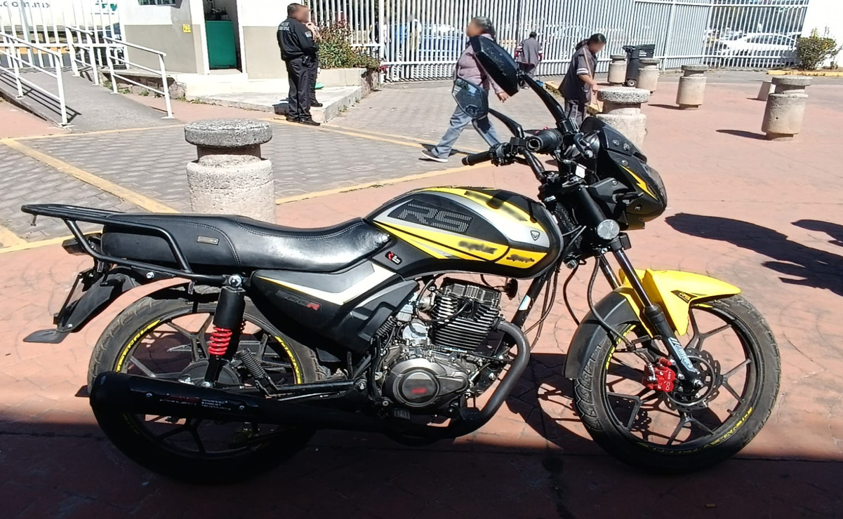 Tras una inspección, se le decomisó una bolsa de droga y su motocicleta. Foto: Especial