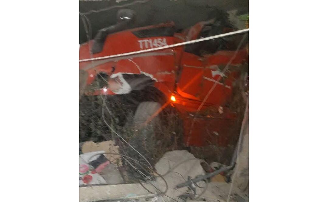 El tráiler se incrustó en una casa ubicada al pie de la autopista México-Querétaro / Foto: Especial