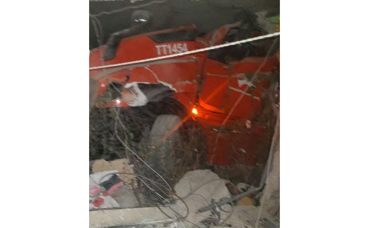 El tráiler se incrustó en una casa ubicada al pie de la autopista México-Querétaro / Foto: Especial