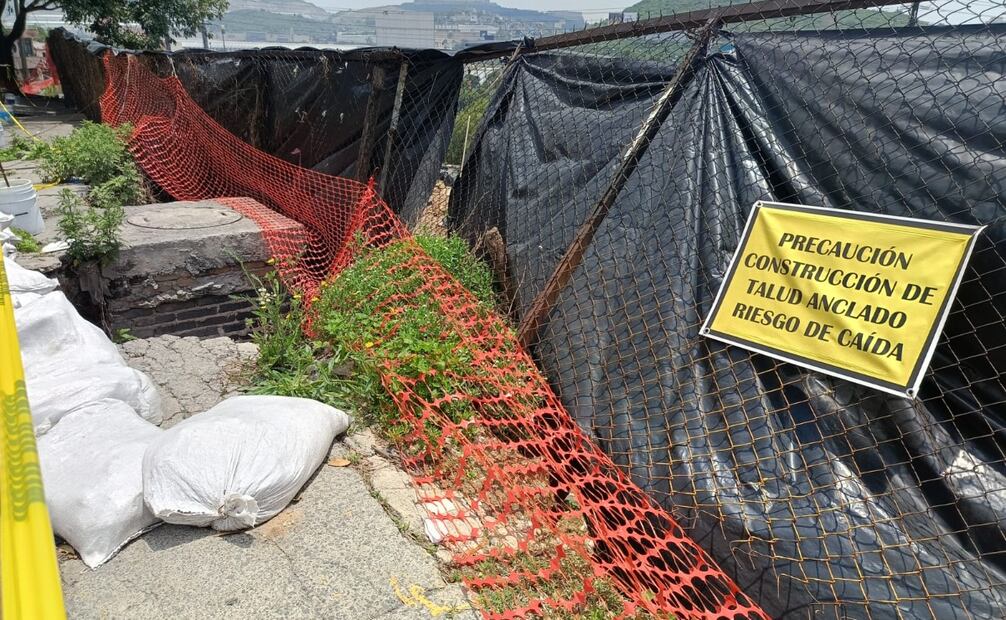 Vecinos exigen detener la entrada de maquinaria pesada en un predio originalmente destinado a comercio. Foto Gisela Gónzalez / El Universal