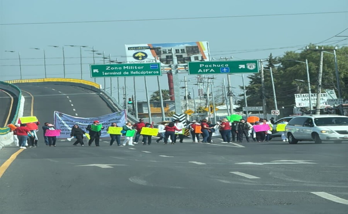 Chalco: Trabajadores del sector salud bloquean la México-Cuautla, exigen demandas laborales