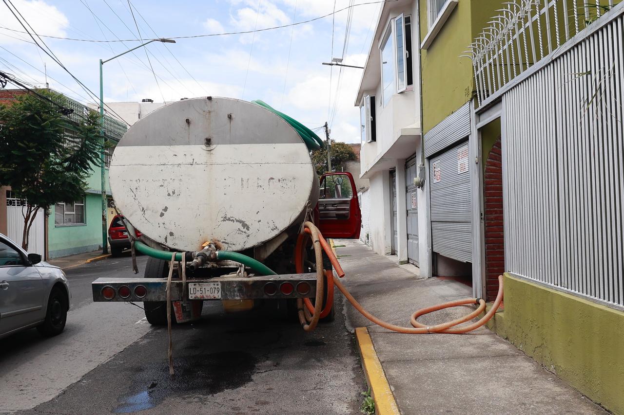 Desabasto de agua afecta bolsillo de toluqueño