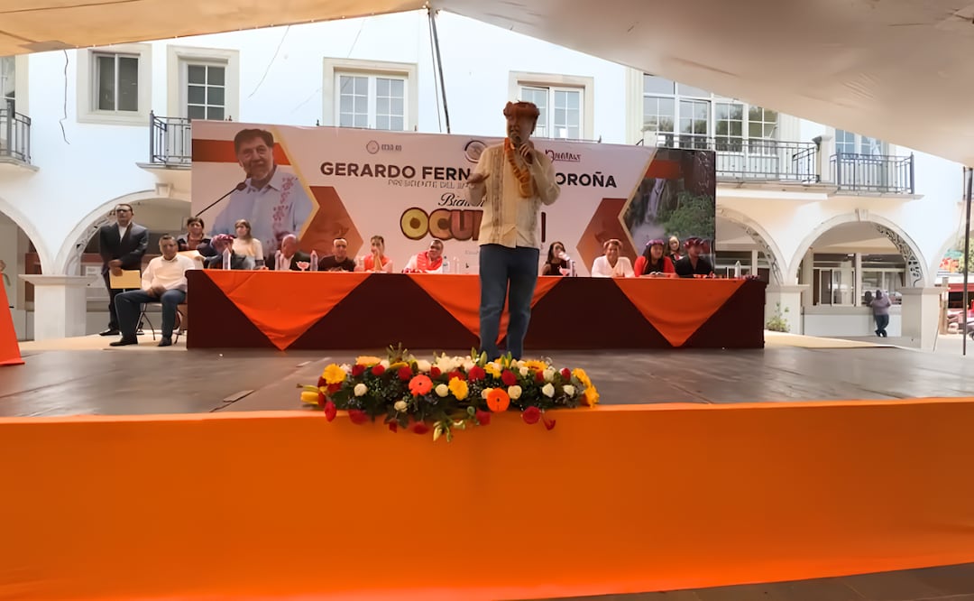 l senador de Morena, Gerardo Fernández Noroña, discute a gritos con pobladores de Ocuilan, Estado de México, quienes le exigen frenar la tala ilegal. Foto: Especial