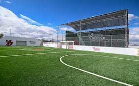 ¡Capulhuac estrena complejo deportivo! De las gradas con paneles solares al pasto sintético