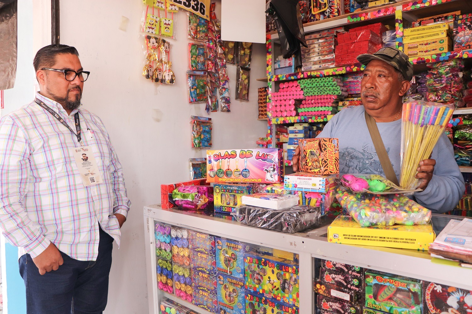 Se verificó el cumplimiento de medidas de seguridad en la venta regulada de artificios pirotécnicos, a fin de prevenir accidentes FOTO: Especial