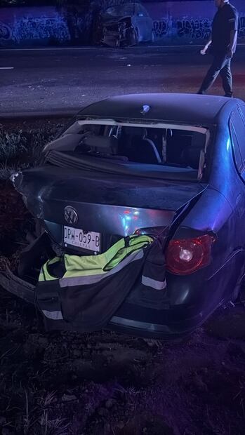 Por el accidente se interrumpió el tránsito vehicular mientras los servicios de emergencia atendieron a los lesionados y se retiraron las unidades siniestradas. Foto: especial