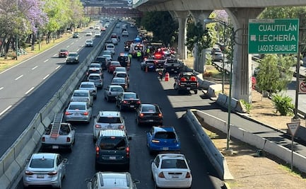 Automóvil impacta muro de contención en Periférico Norte; hay afectaciones a la circulación