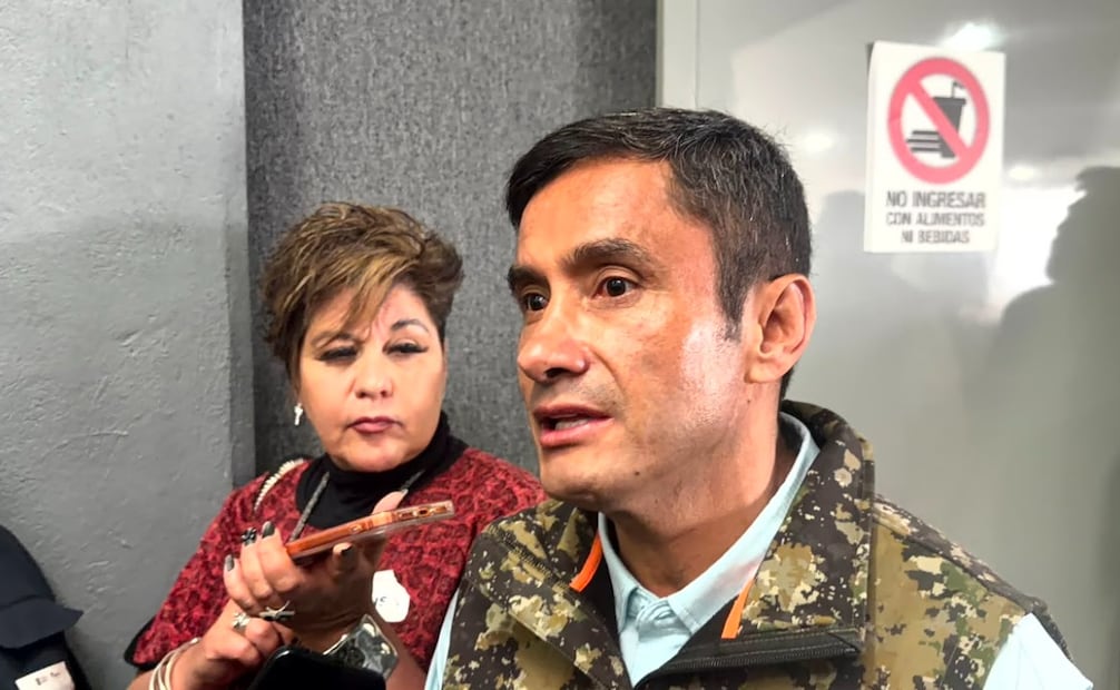 Protección Civil hace un llamado a usar las redes sociales con responsabilidad para evitar la propagación de información falsa o generada por IA. Foto Alejandro Vargas / El Universal