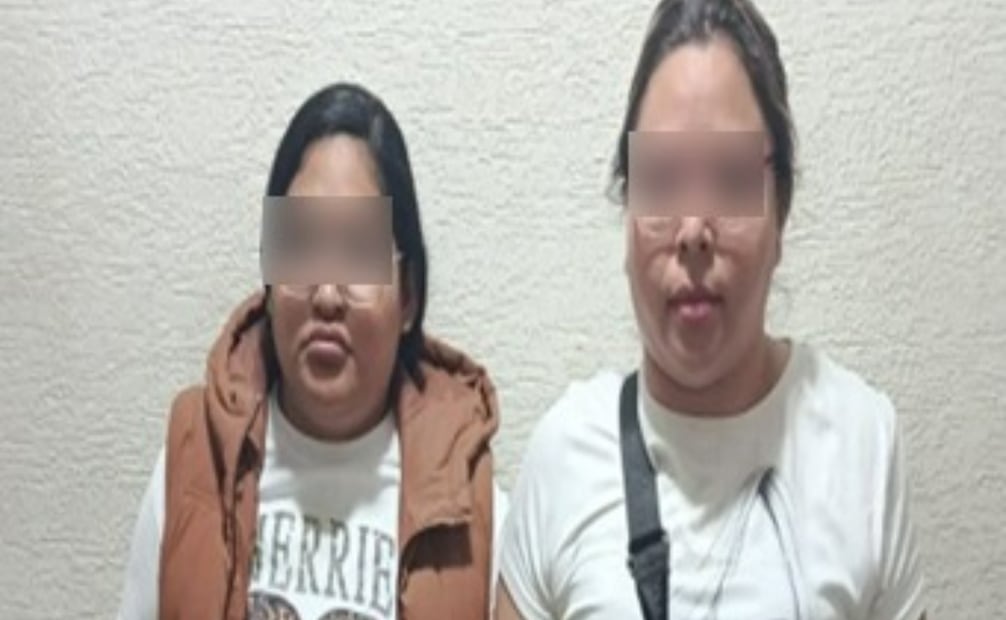 Dos mujeres fueron aseguradas tras intentar liberar a los sospechosos mediante jaloneos y agresiones físicas. Foto Especial