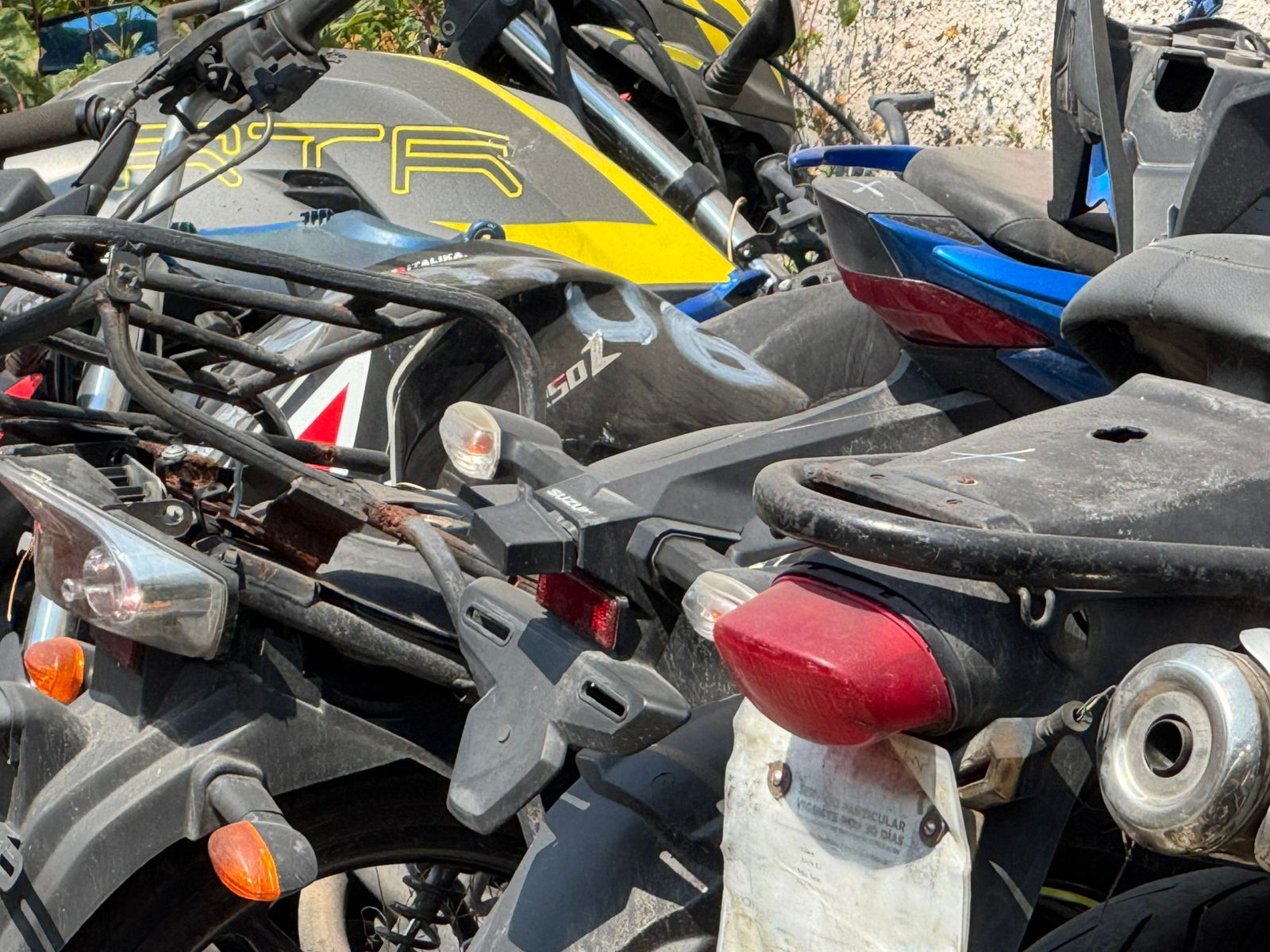 Algunas de las motocicletas tenían reporte de robo, mientras que otras presentaban el número de identificación vehicular alterado. Foto Especial