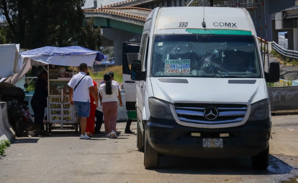 Miles de mexiquenses y capitalinos que viajan diariamente a sus centros de trabajo se encomiendan a la suerte ante la falta de seguridad efectiva. Foto Karla Guerrero / El Universal