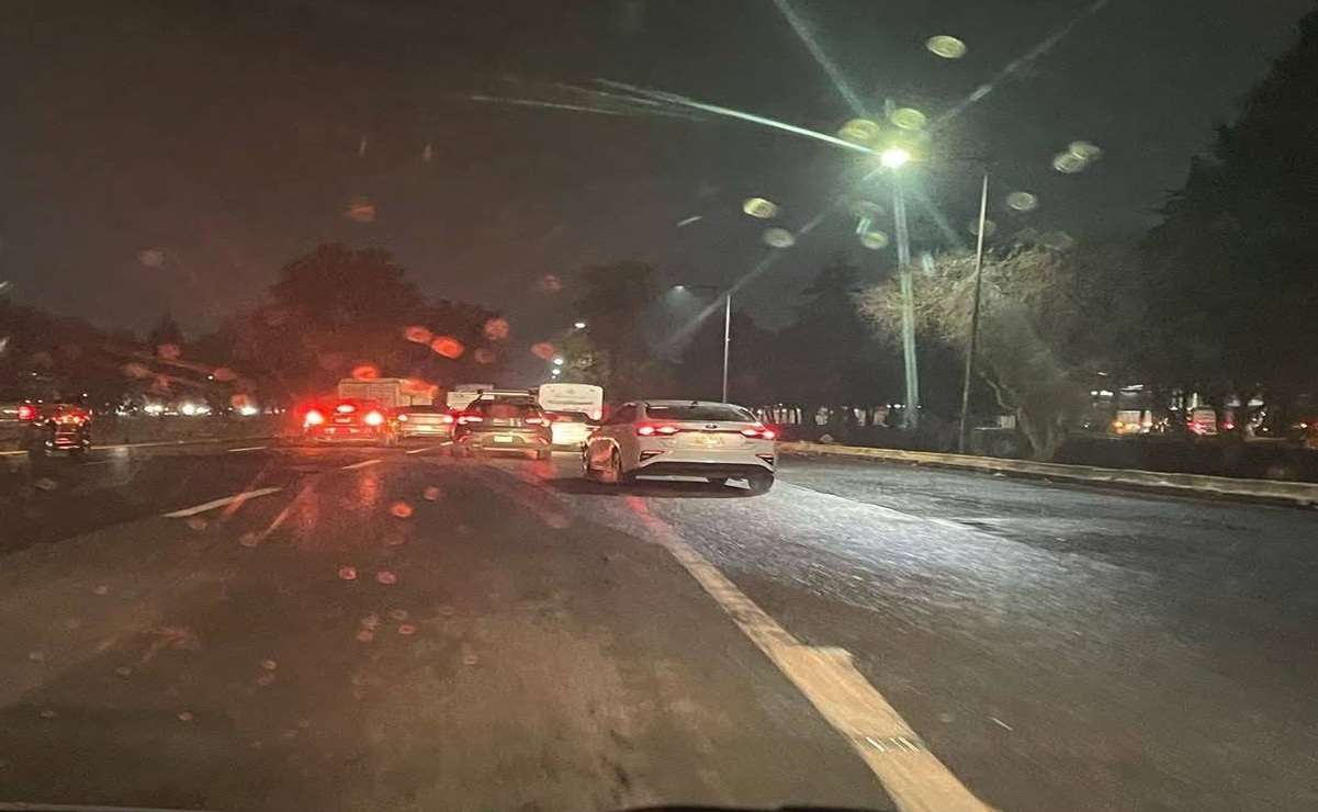 También se reporta la presencia de transportistas sobre la carretera federal Lechería-Texcoco, a la altura del fraccionamiento Los Héroes. Foto: Especial