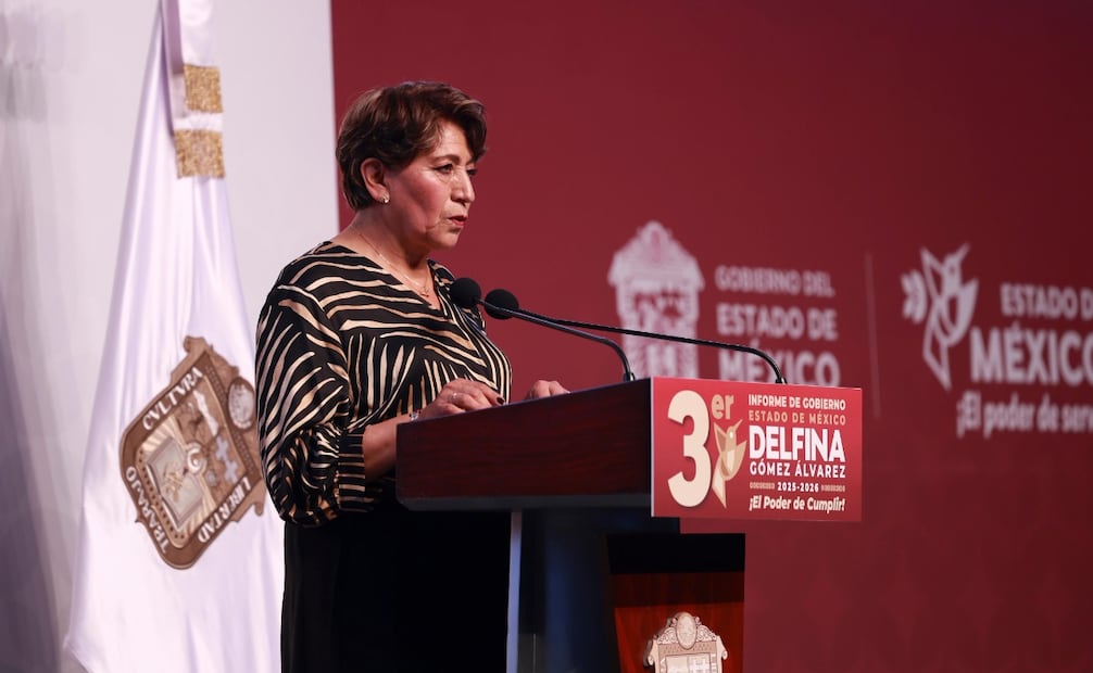 La gobernadora Delfina Gómez Álvarez durante la presentación de su Tercer Informe de Gobierno en el Teatro Morelos de Toluca. Foto Gisela González / El Universal