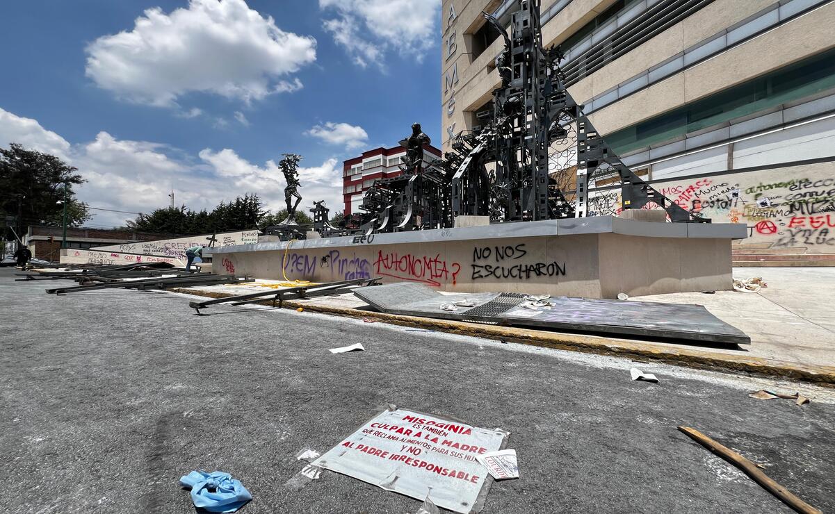 Estudiantes piden la destitución de Isidro Rogel, encargado de despacho de la UAEMéx / Foto Arturo Hernández