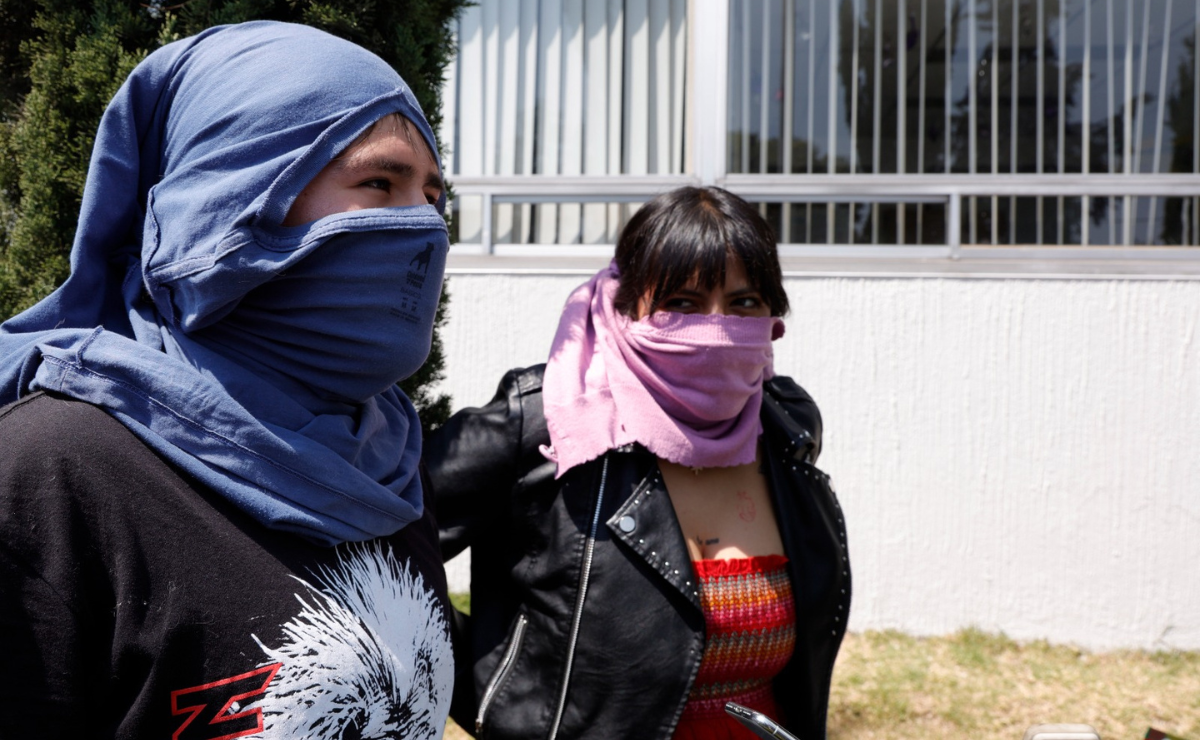 El silencio roto: estudiantes de FACICO, UAEMéx, denuncian sus realidades a través de un tendedero. Foto: Arturo Hernández