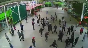 Detienen a director por presunto abuso infantil; desalojo desata riña y bloqueo en la México-Puebla