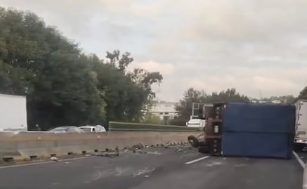 Caos vial: Doble volcadura cierra la Chamapa-Lechería