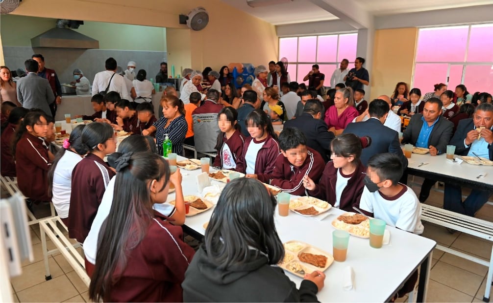 Las Cocinas del Bienestar puestas en marcha dentro de las escuelas aseguran una alimentación adecuada para el desarrollo de la niñez. Foto Especial