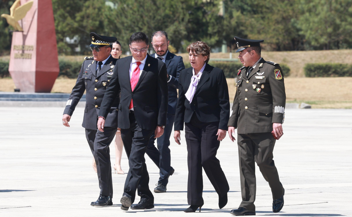 La gobernadora del Estado de México, Delfina Gómez Álvarez, durante la ceremonia conmemorativa del 163 aniversario de la Batalla de Puebla en Rayón. Foto: Alejandro Vargas