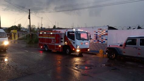Protección Civil de Teoloyucan rescata a adultos mayores de asilo afectado por inundaciones