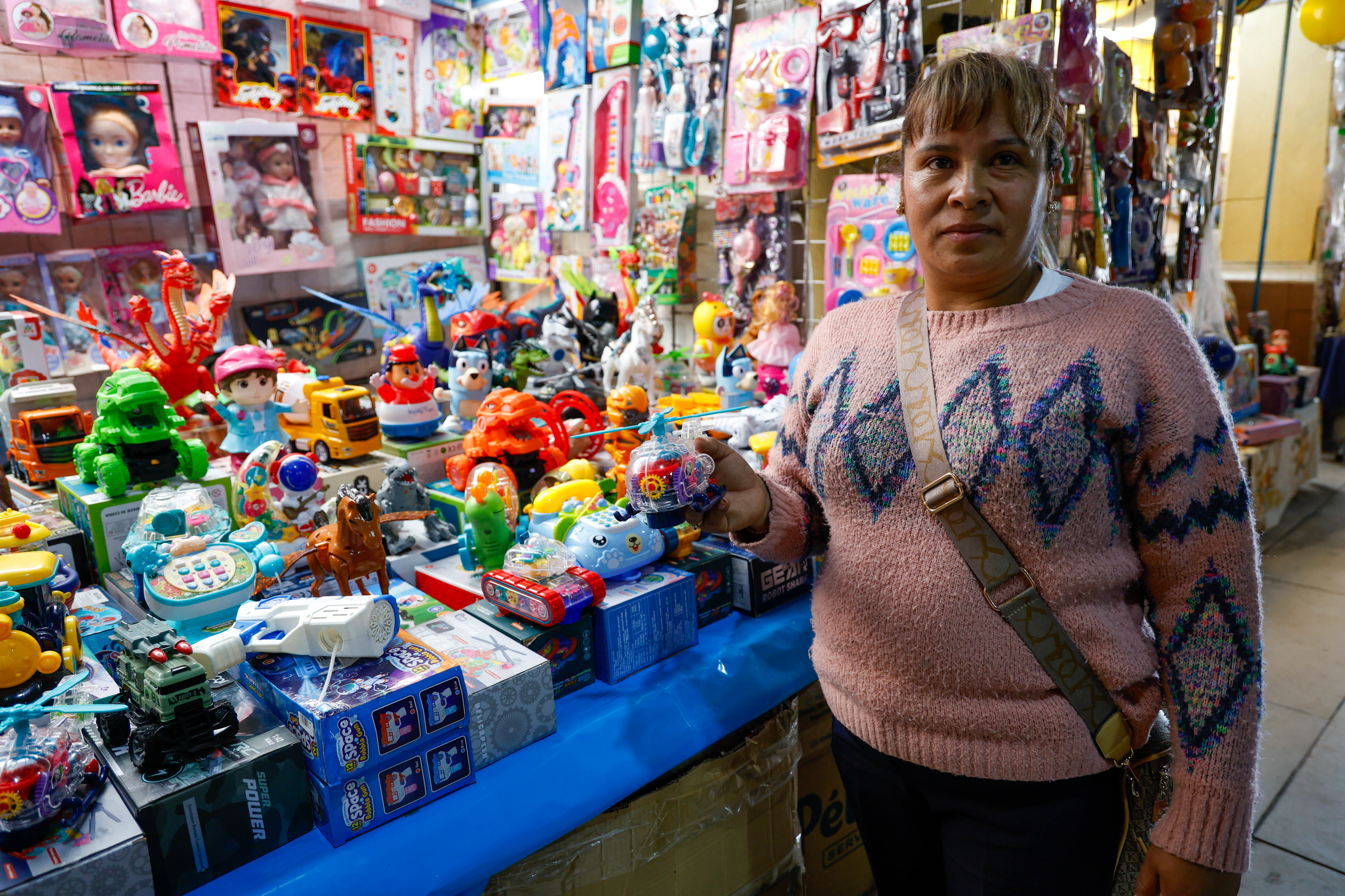 Los comerciantes esperan que este fin de semana aumenten sus ventas. Foto Arturo Hernández